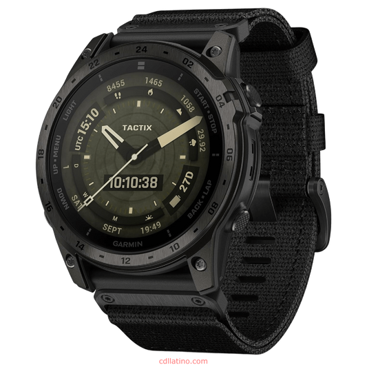 Reloj inteligente Garmin Tactix® 7 con pantalla AMOLED, diseño robusto y linterna incorporada, ideal para uso militar y táctico